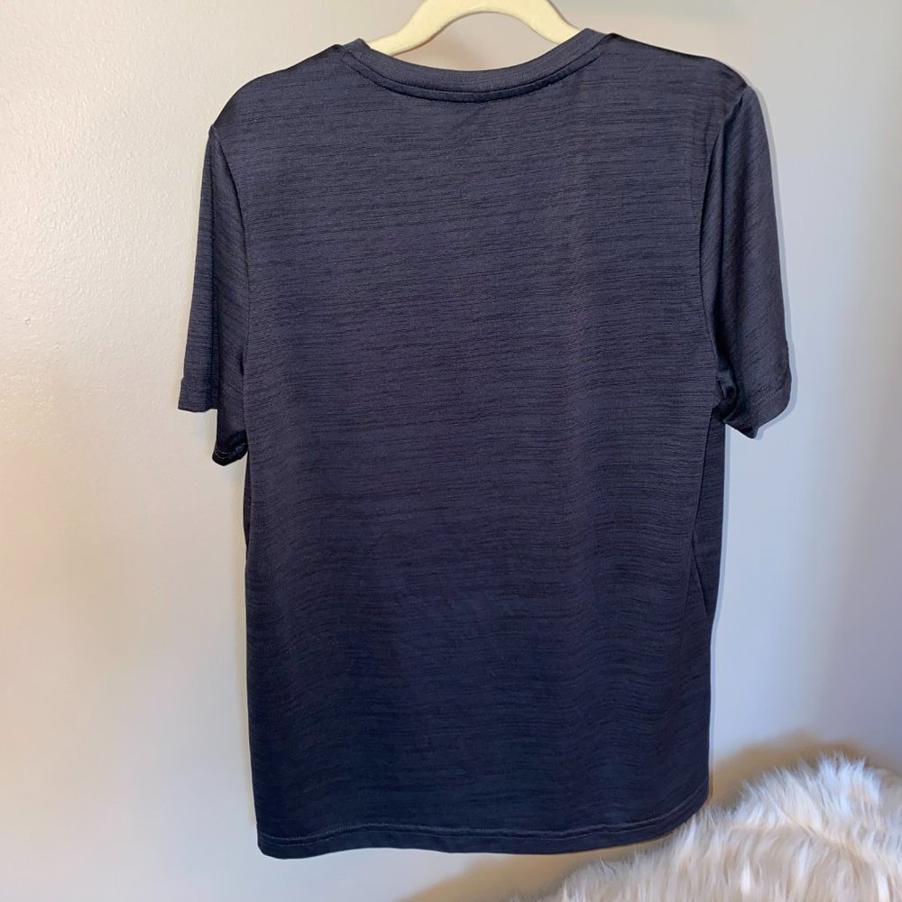 T-Shirt - Picture 5 of 6